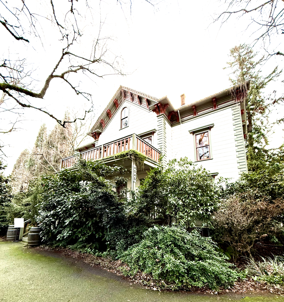 Picture of an old Victorian style house. Spooky - but a nice restaurant inside.